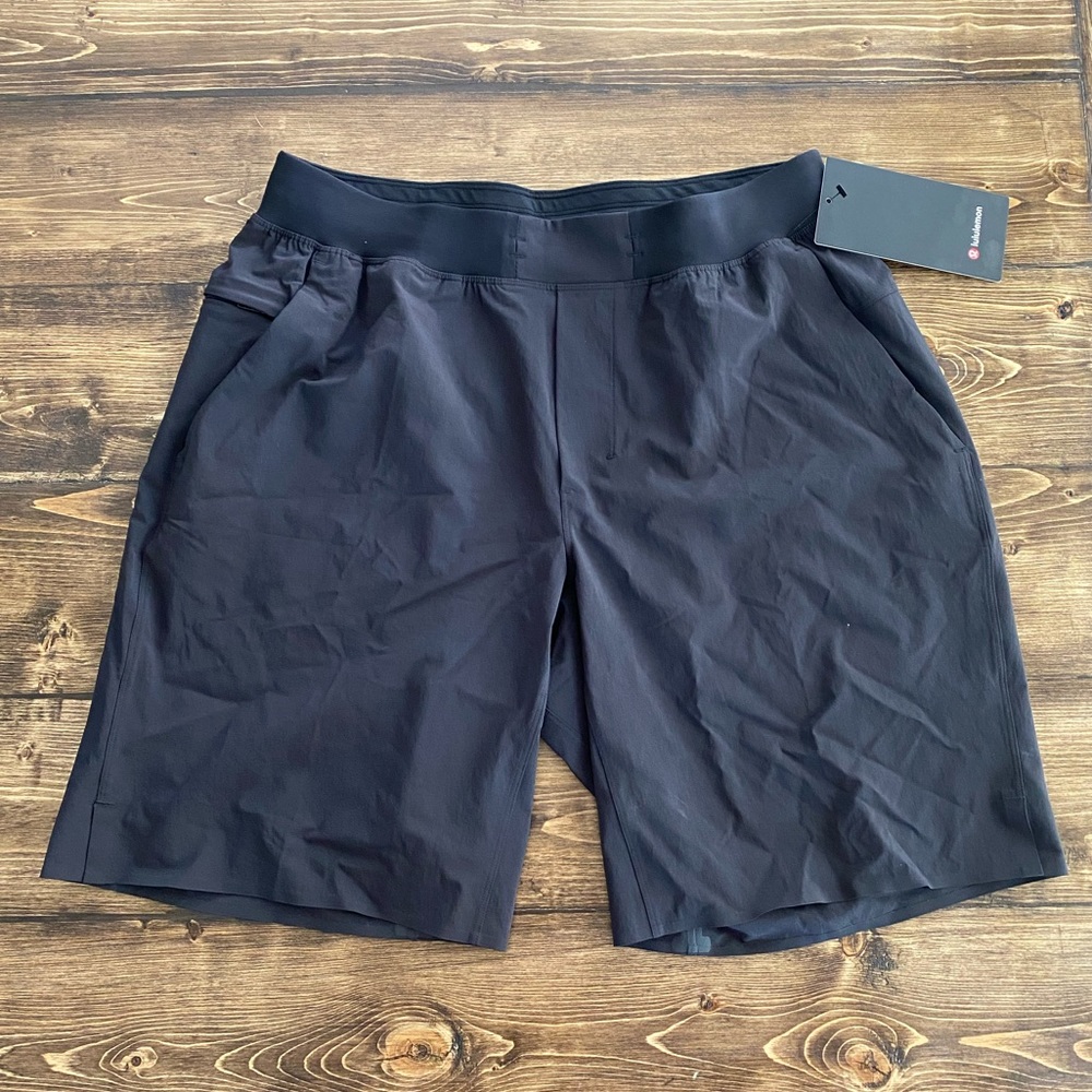 Black LuLuLemon shorts